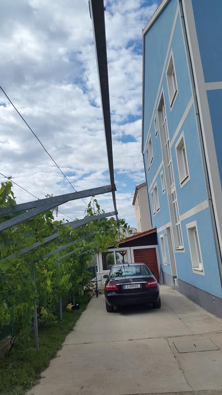 Apartments Villa Karlo Каштела Экстерьер фото