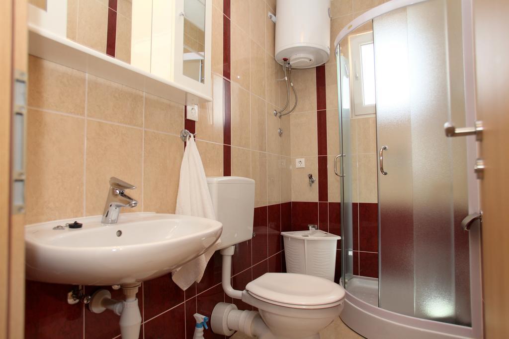 Apartments Villa Karlo Каштела Экстерьер фото