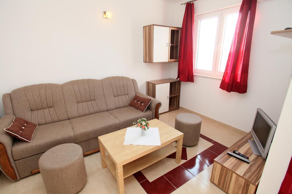 Apartments Villa Karlo Каштела Экстерьер фото
