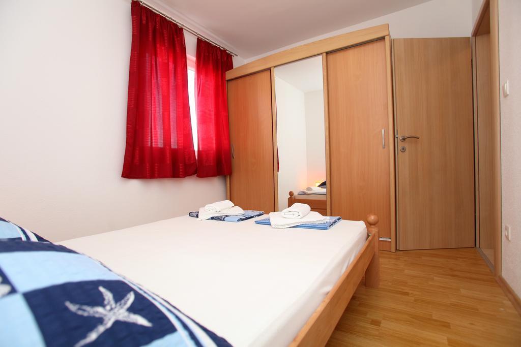 Apartments Villa Karlo Каштела Экстерьер фото