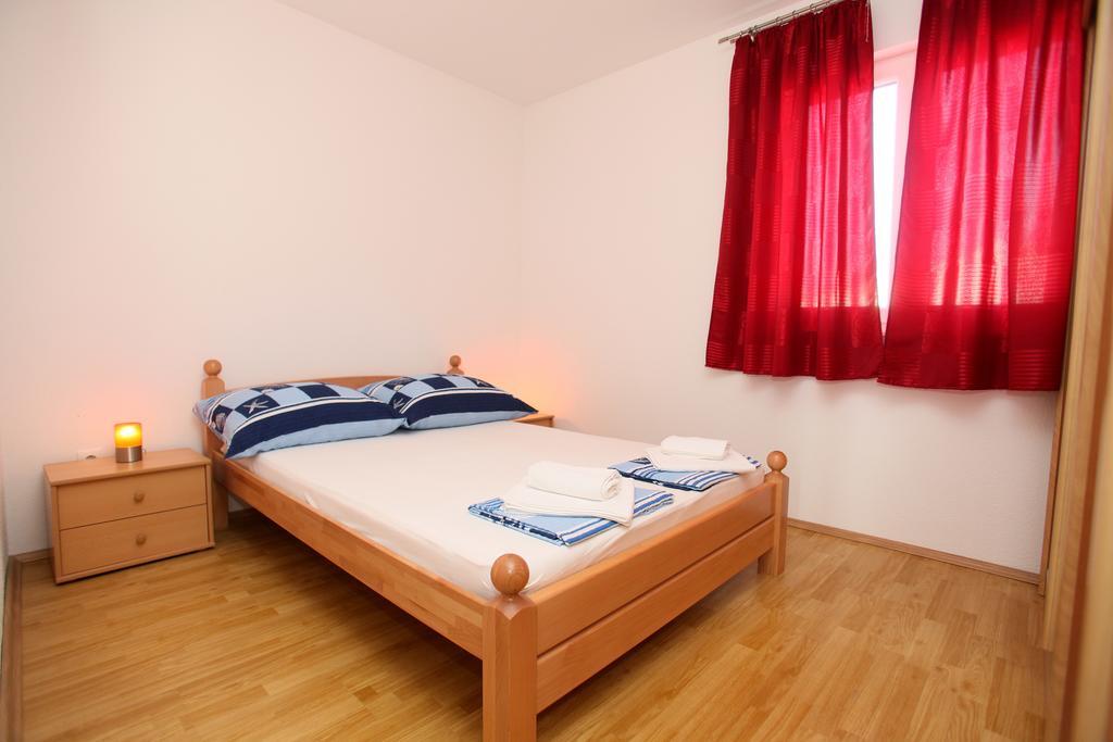 Apartments Villa Karlo Каштела Экстерьер фото