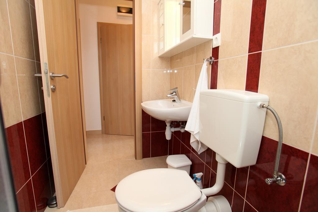 Apartments Villa Karlo Каштела Экстерьер фото