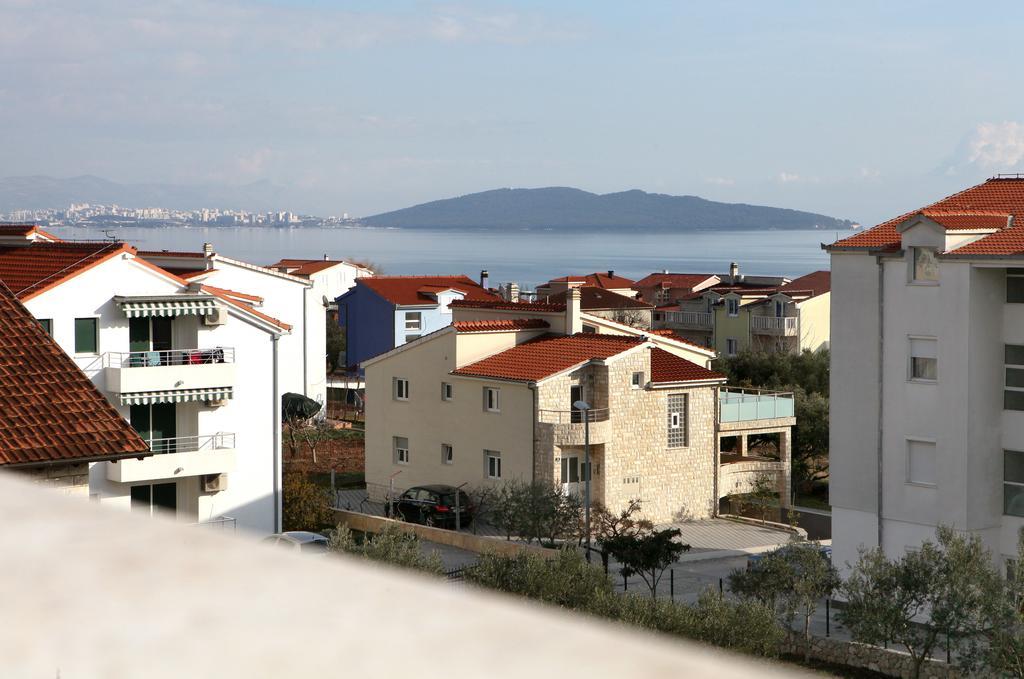 Apartments Villa Karlo Каштела Экстерьер фото