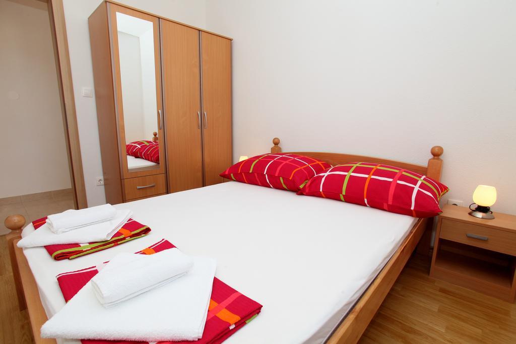 Apartments Villa Karlo Каштела Экстерьер фото