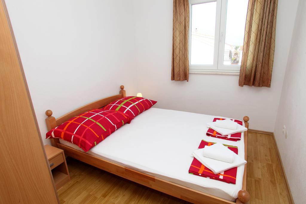 Apartments Villa Karlo Каштела Экстерьер фото